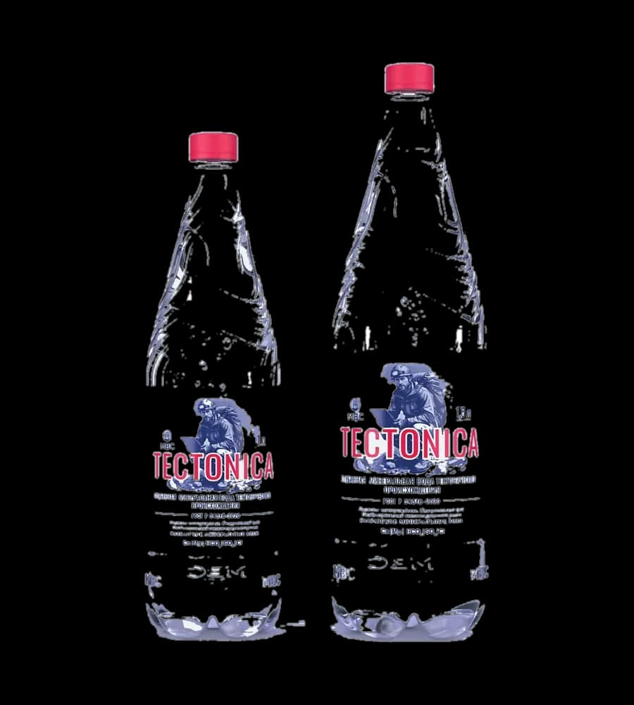 Две бутылки TECTONICA с красной крышкой.